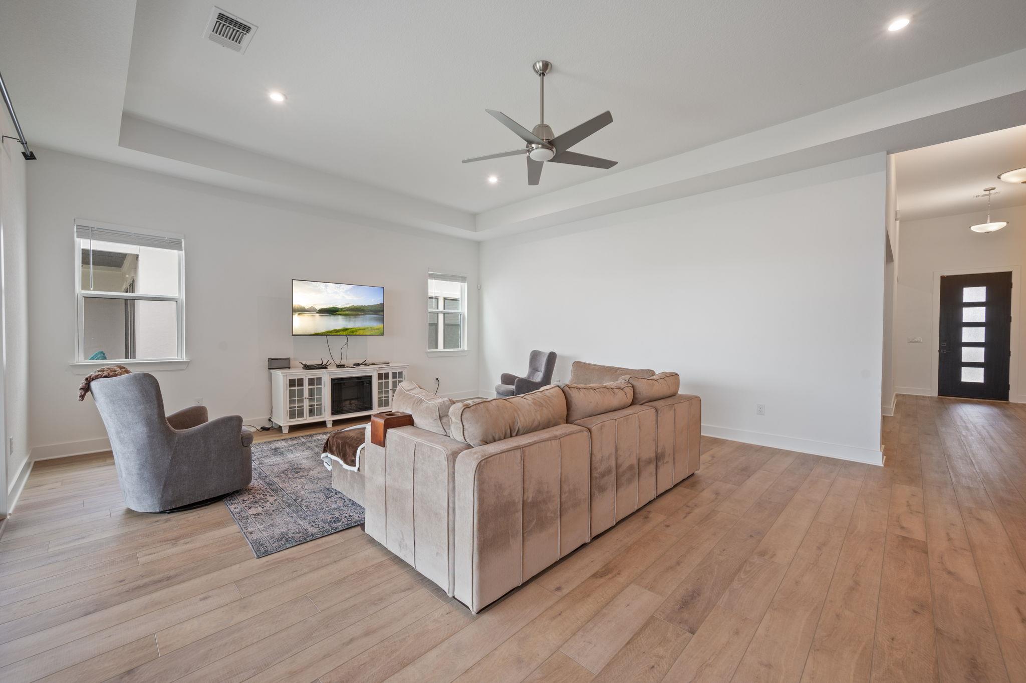 616 Hallwood Dr, Liberty Hill, TX 78642