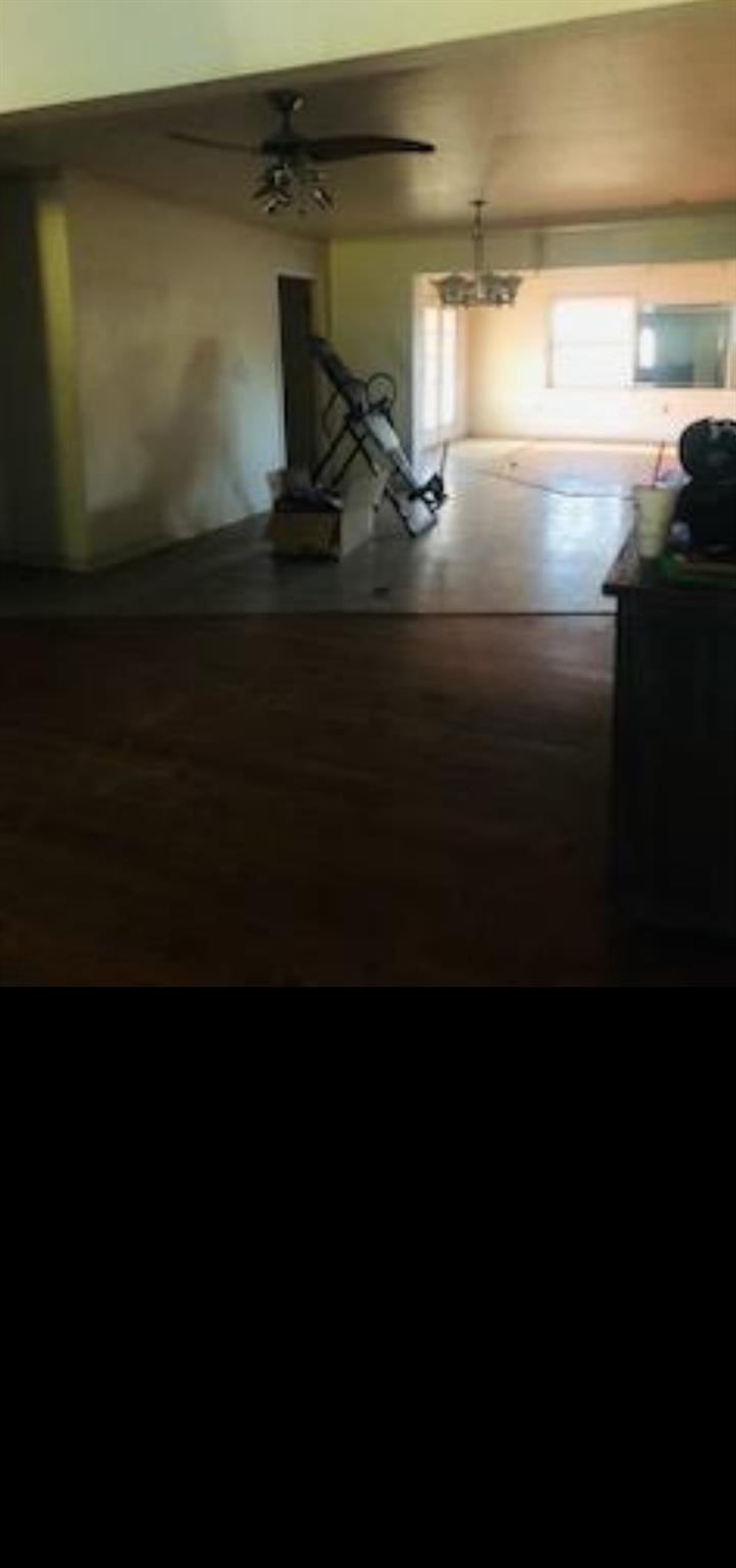 1924 W Decker Ave, Orange, TX 77632