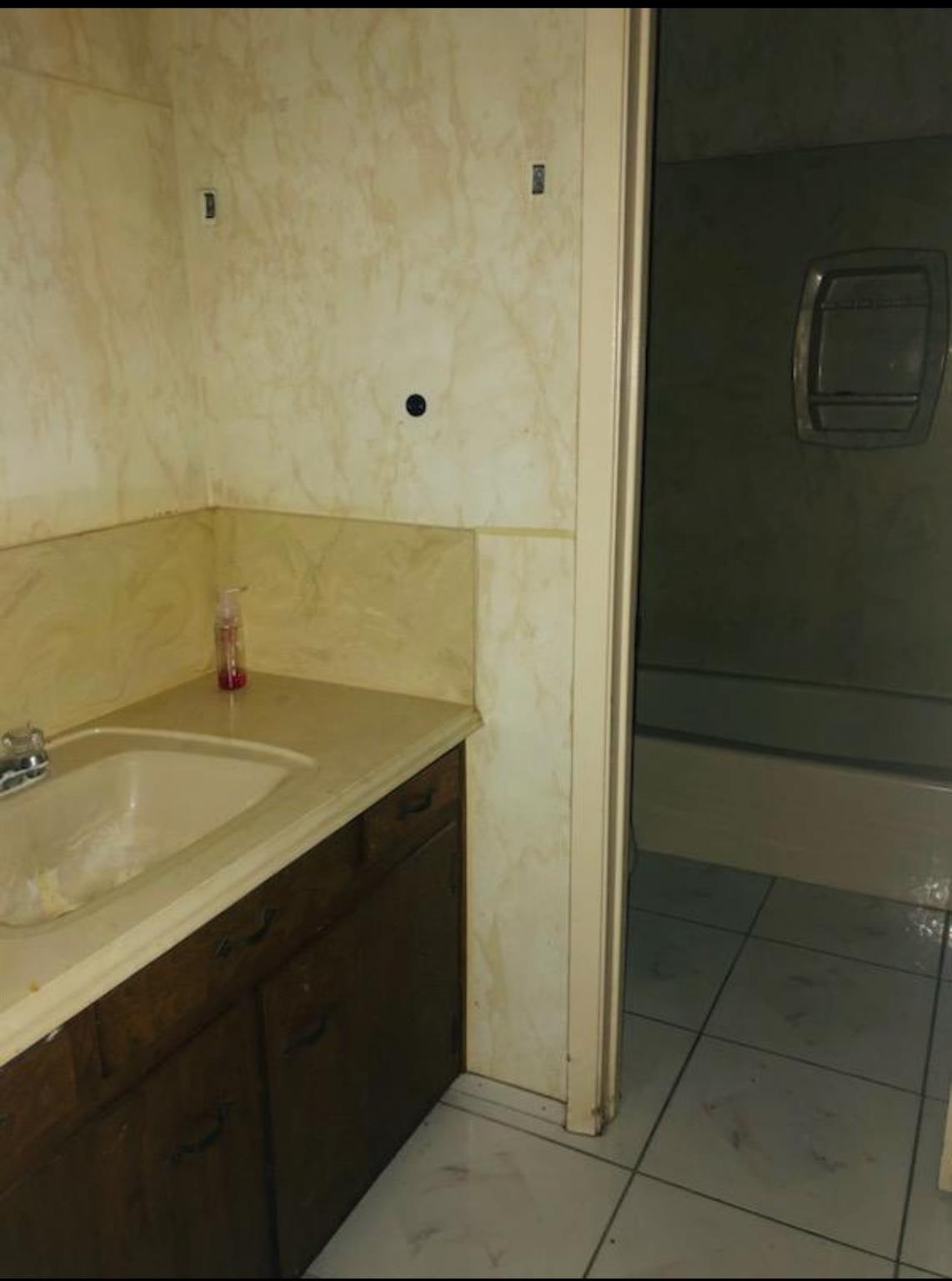 1924 W Decker Ave, Orange, TX 77632