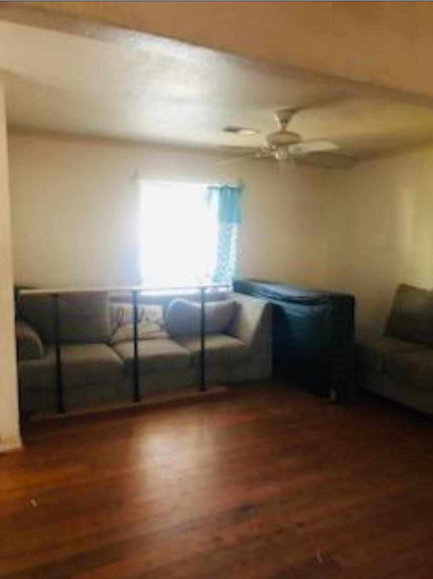 1924 W Decker Ave, Orange, TX 77632