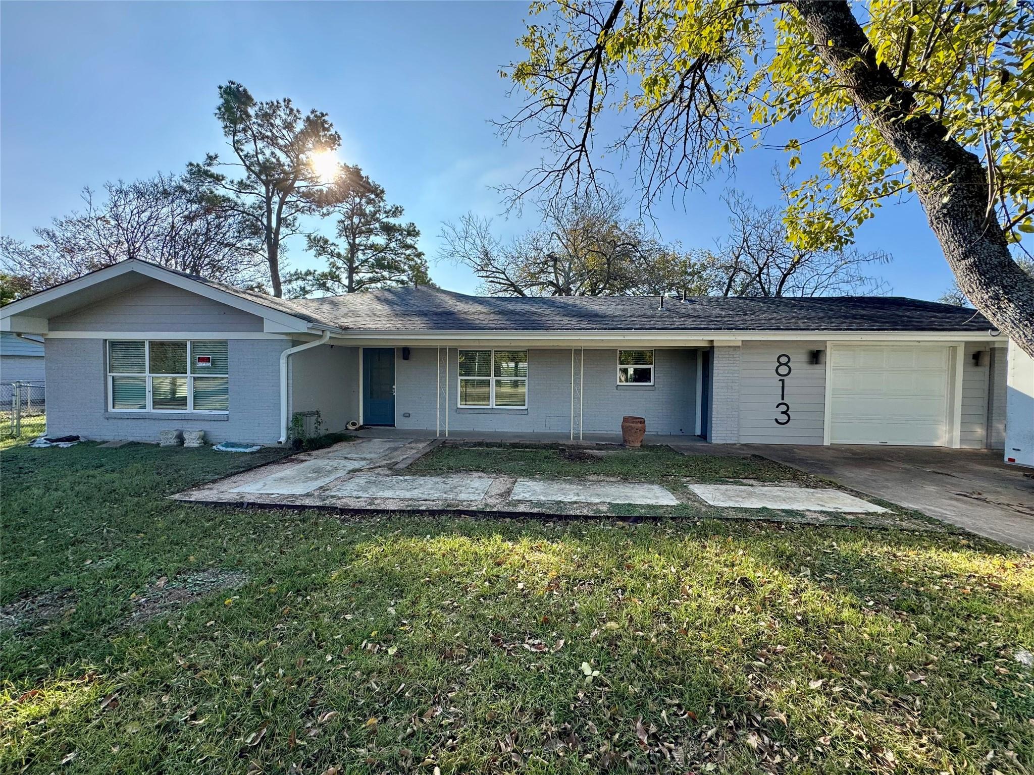 813 Central Ave, Elgin, TX 78621