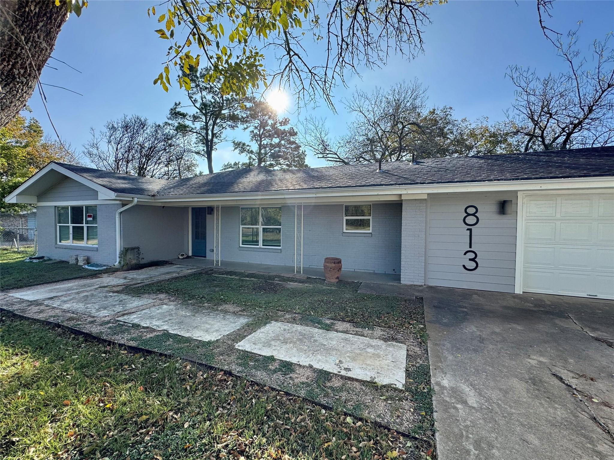 813 Central Ave, Elgin, TX 78621