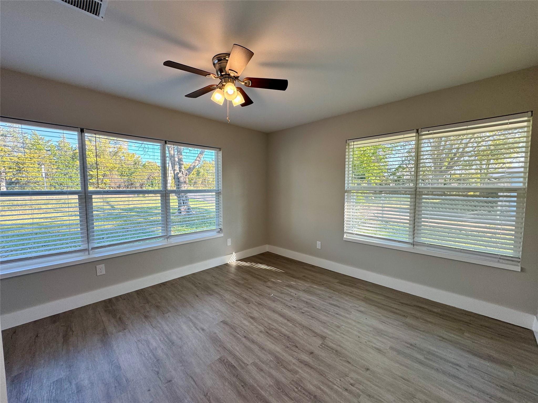 813 Central Ave, Elgin, TX 78621