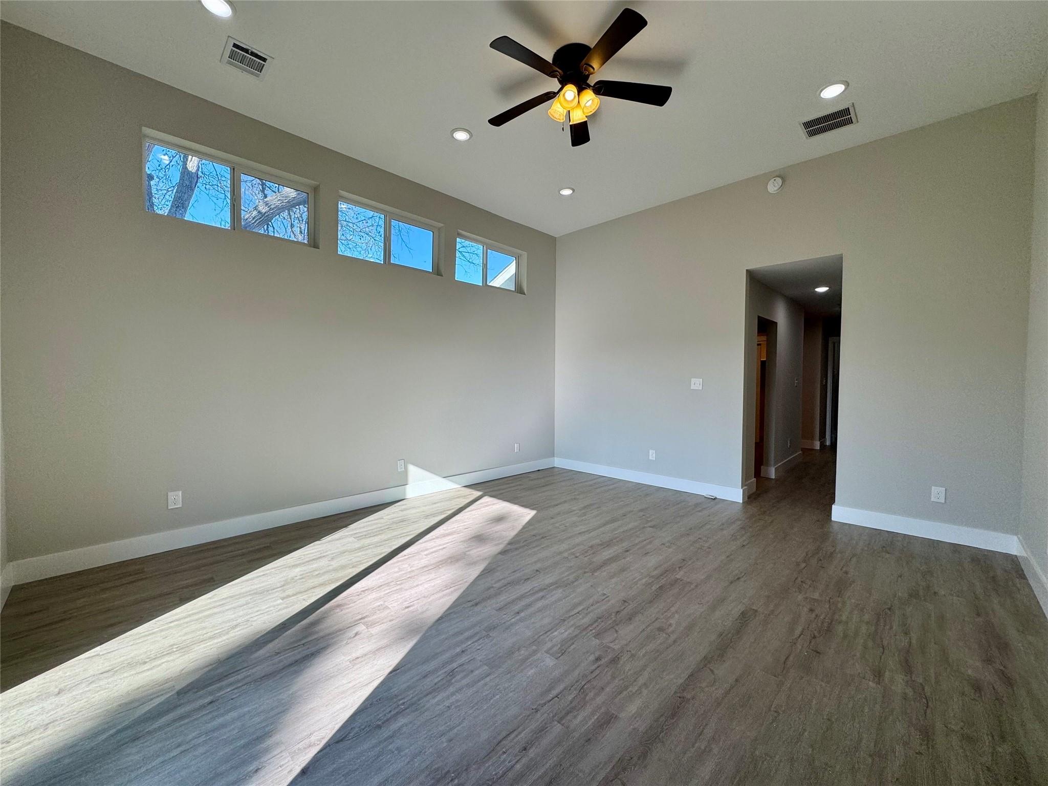 813 Central Ave, Elgin, TX 78621