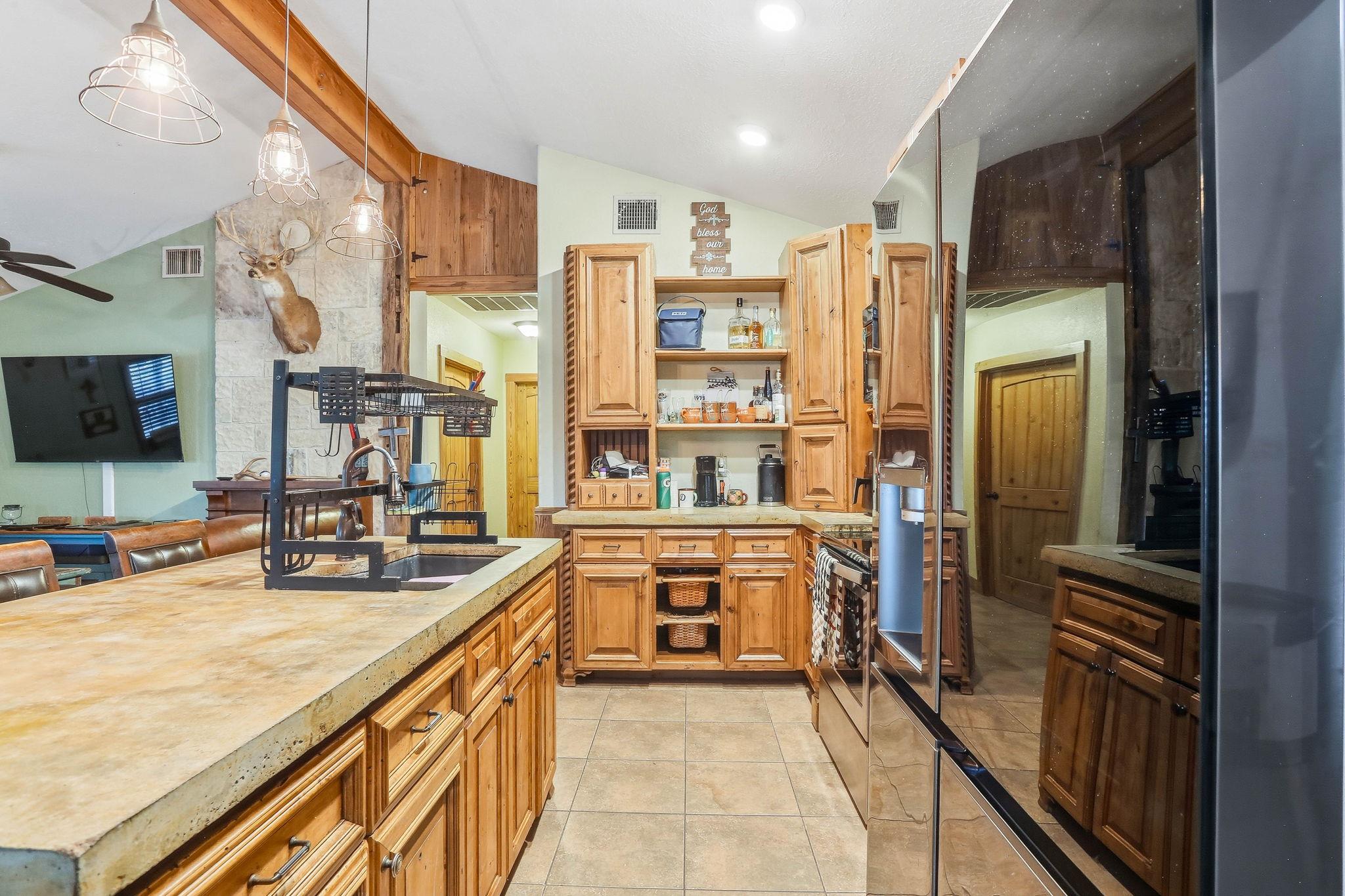 340 Rio Oak, Pipe Creek, TX 78063