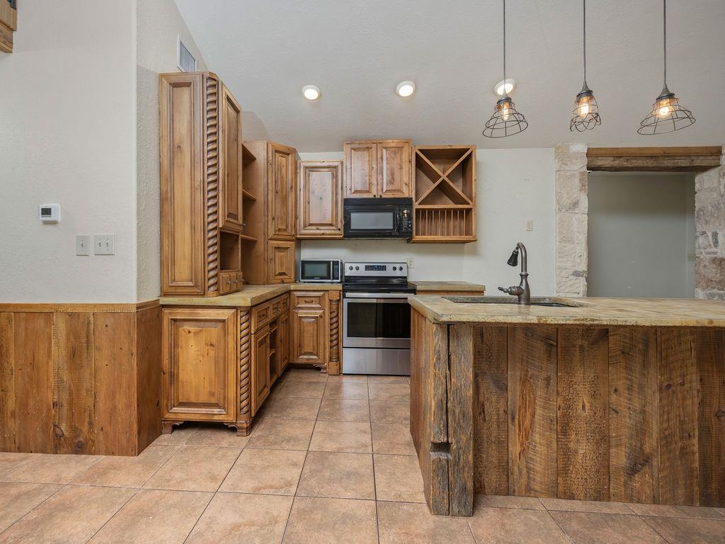 340 Rio Oak, Pipe Creek, TX 78063