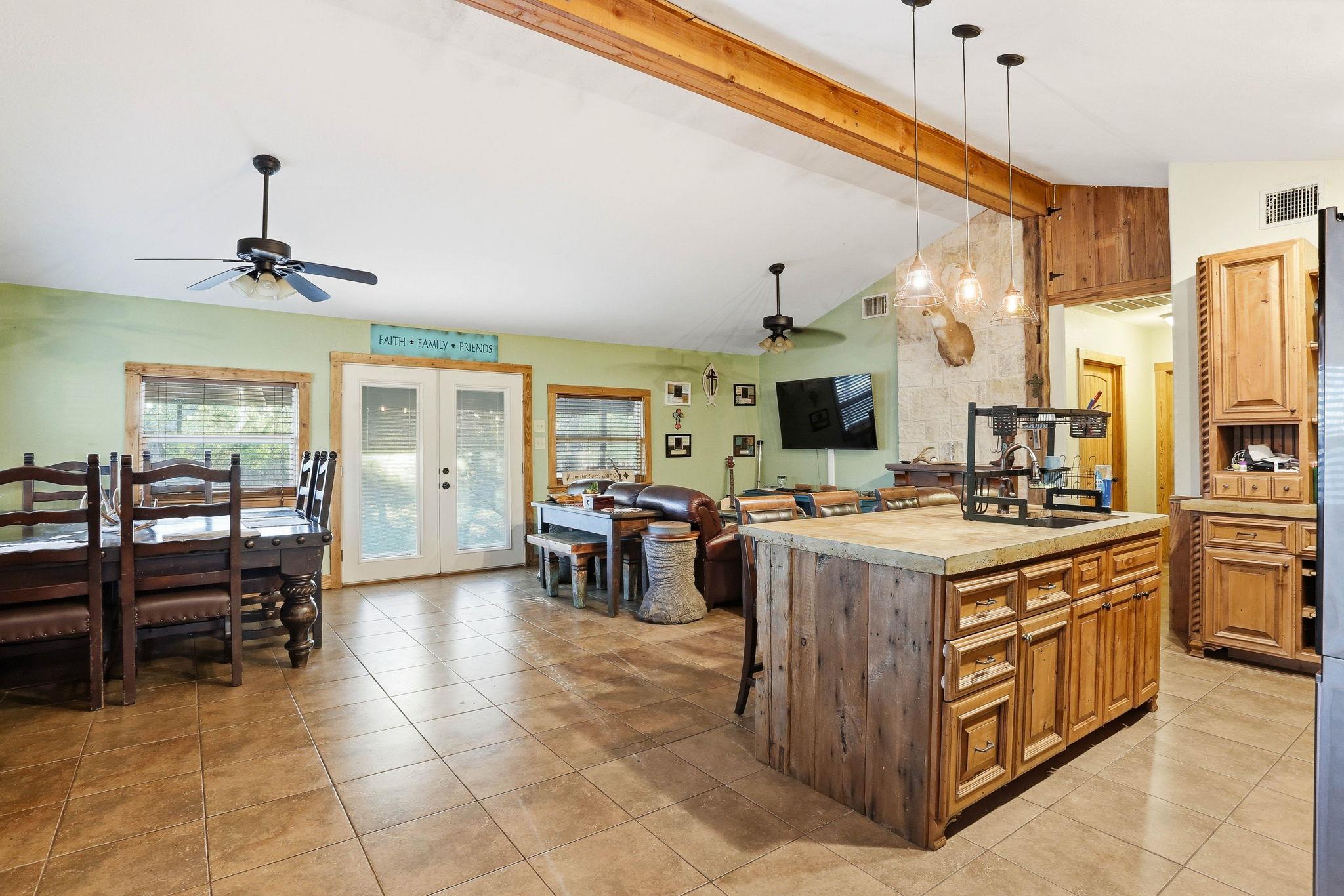 340 Rio Oak, Pipe Creek, TX 78063