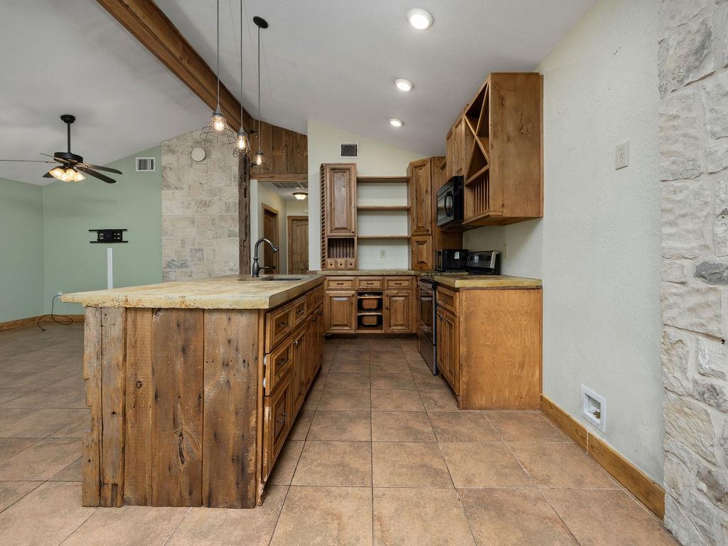 340 Rio Oak, Pipe Creek, TX 78063