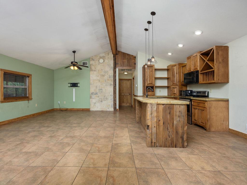 340 Rio Oak, Pipe Creek, TX 78063