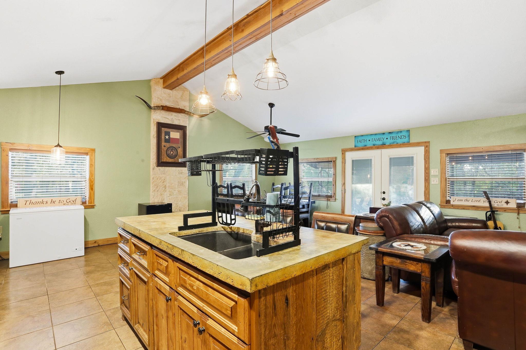 340 Rio Oak, Pipe Creek, TX 78063