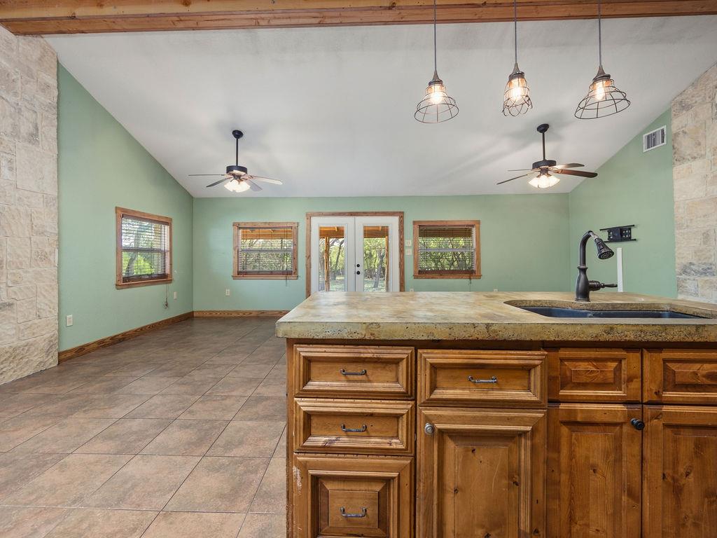 340 Rio Oak, Pipe Creek, TX 78063