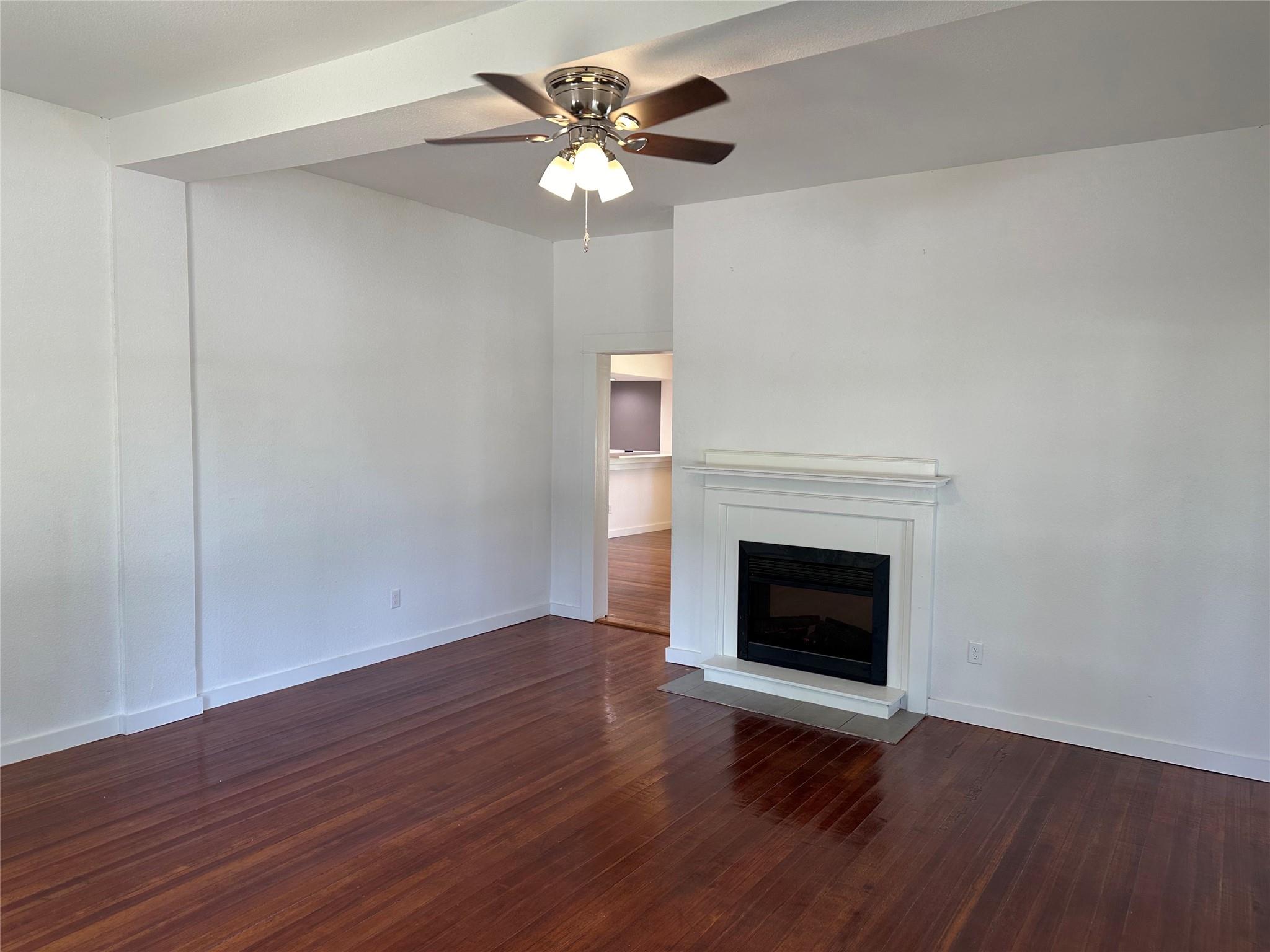 561 S Chambers St, Giddings, TX 78942