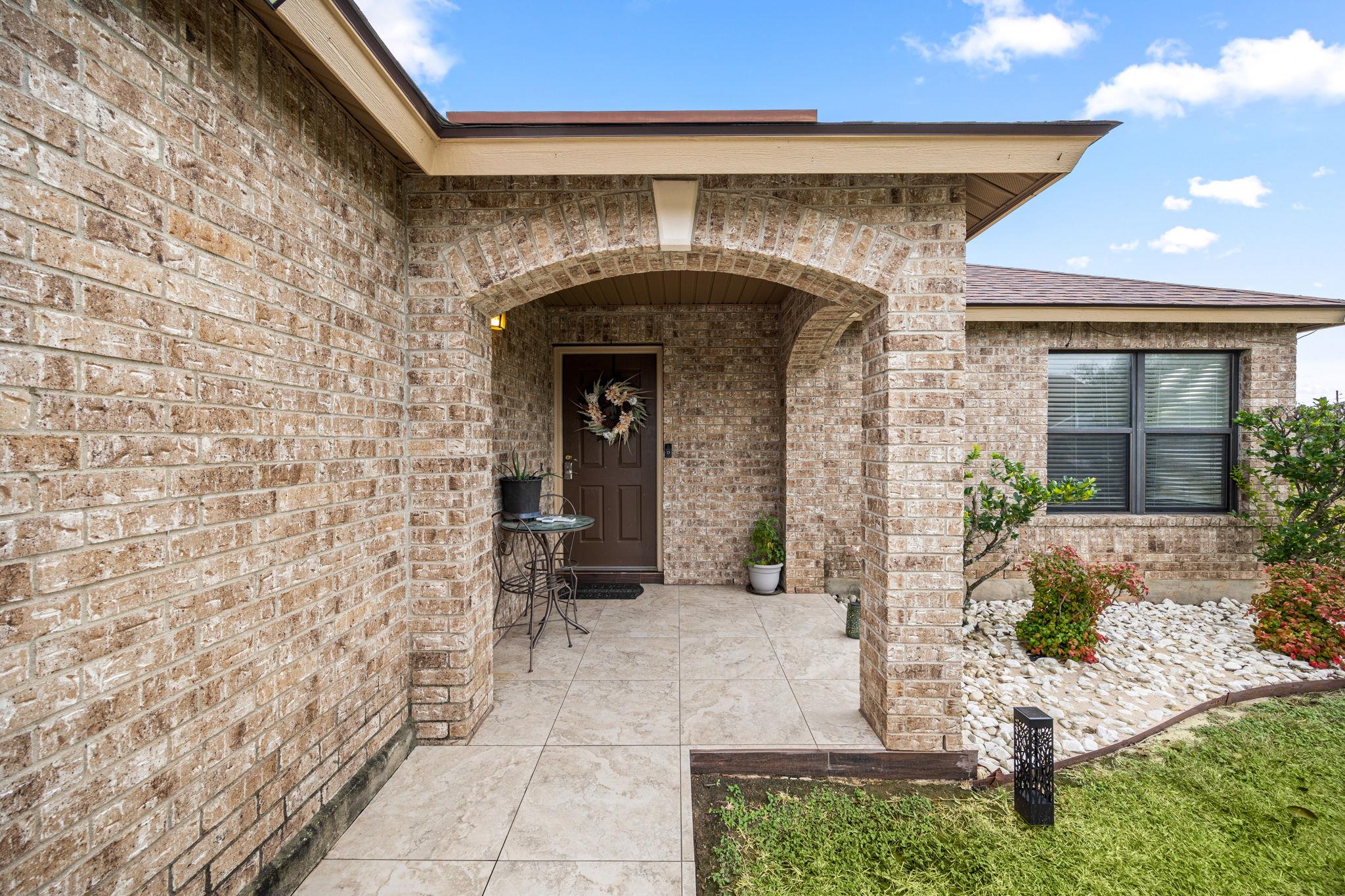 166 Kristen Dr, Kyle, TX 78640