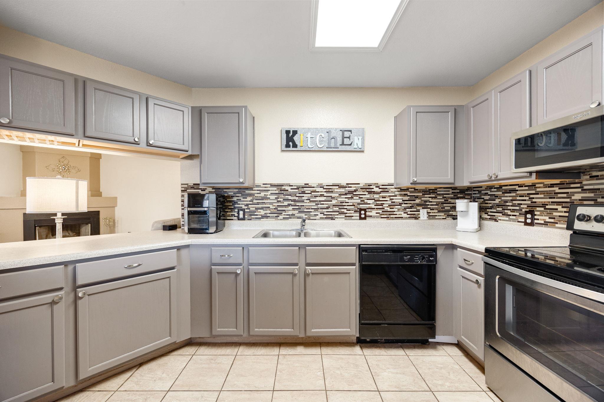 166 Kristen Dr, Kyle, TX 78640