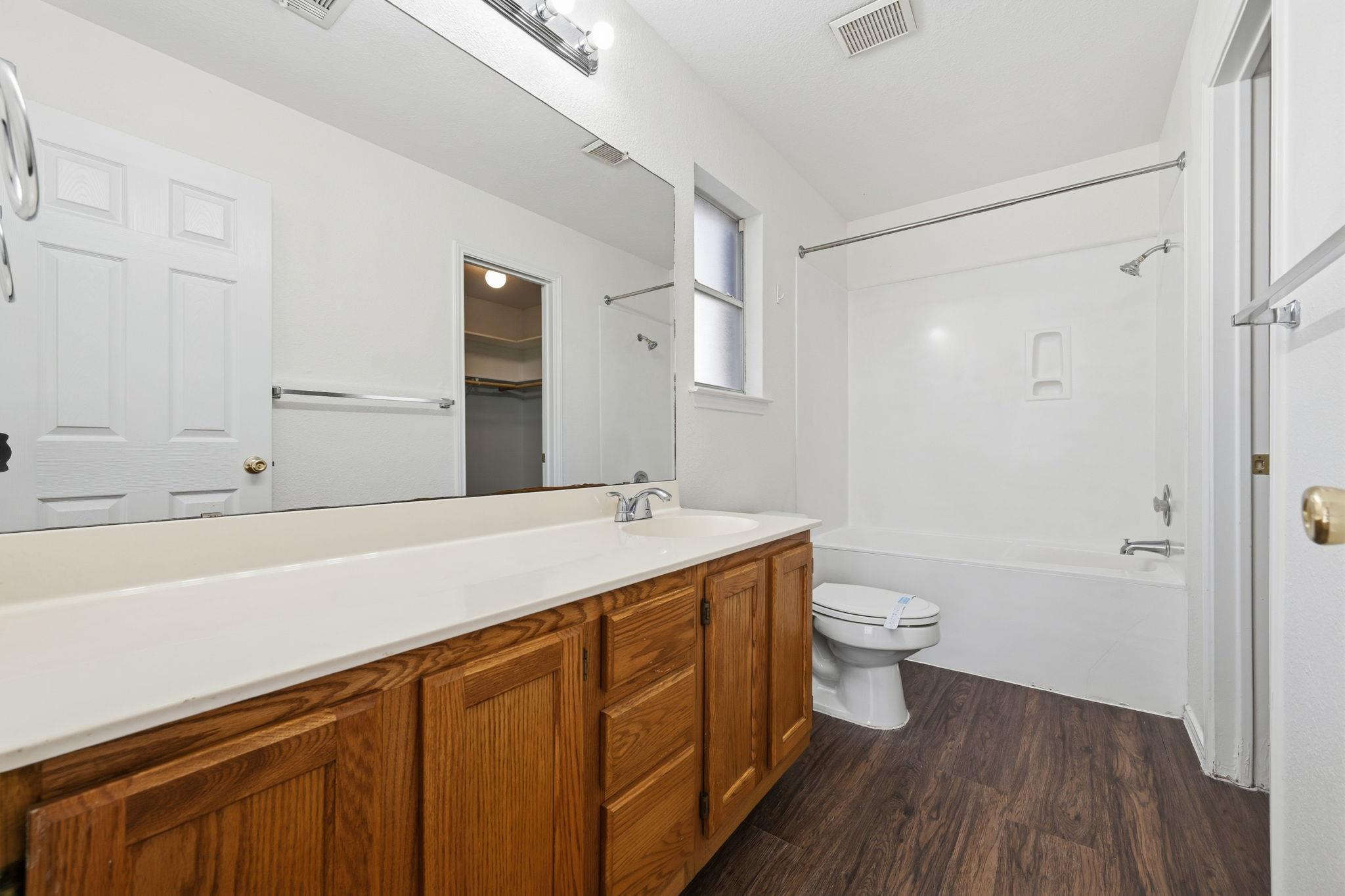 2521 Claudia Dr, Leander, TX 78641