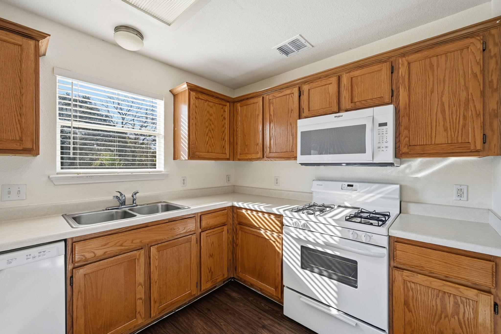 2521 Claudia Dr, Leander, TX 78641