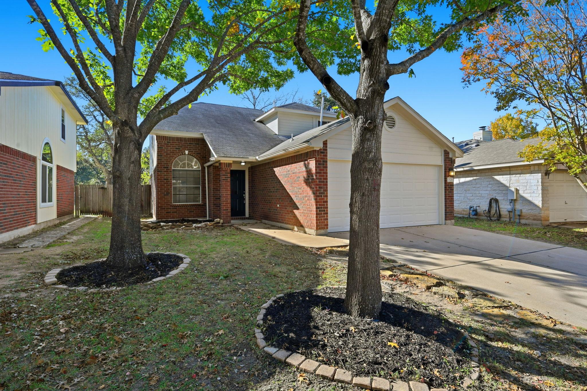 2521 Claudia Dr, Leander, TX 78641