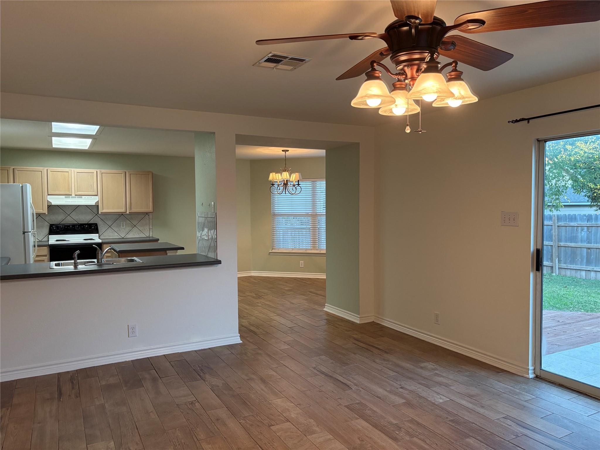 88 Elm Hill Ct, San Marcos, TX 78666