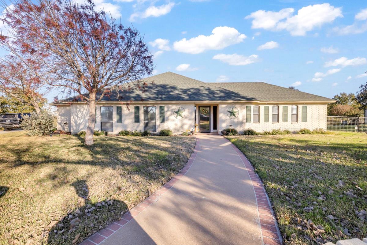 664 County Road 300, Hamilton, TX 76531