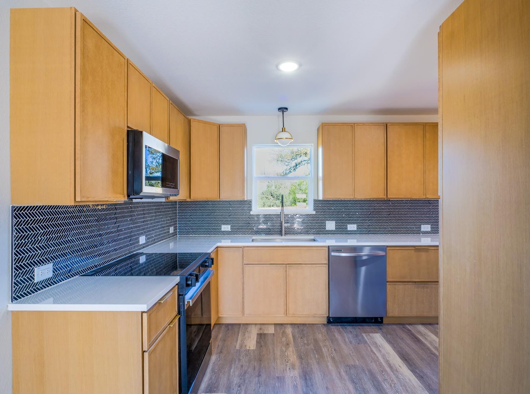 303 Cedarhill Dr, Granite Shoals, TX 78654