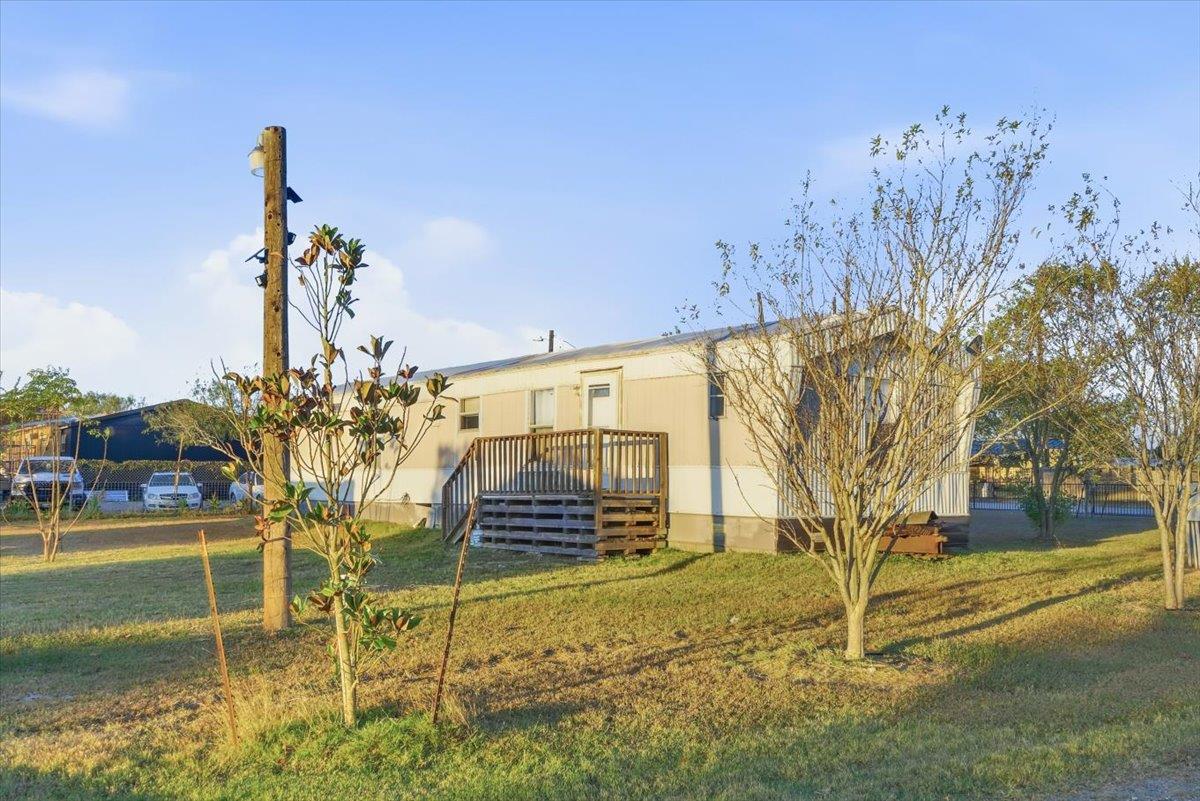 675 Highland Ranch Way, Dale, TX 78616