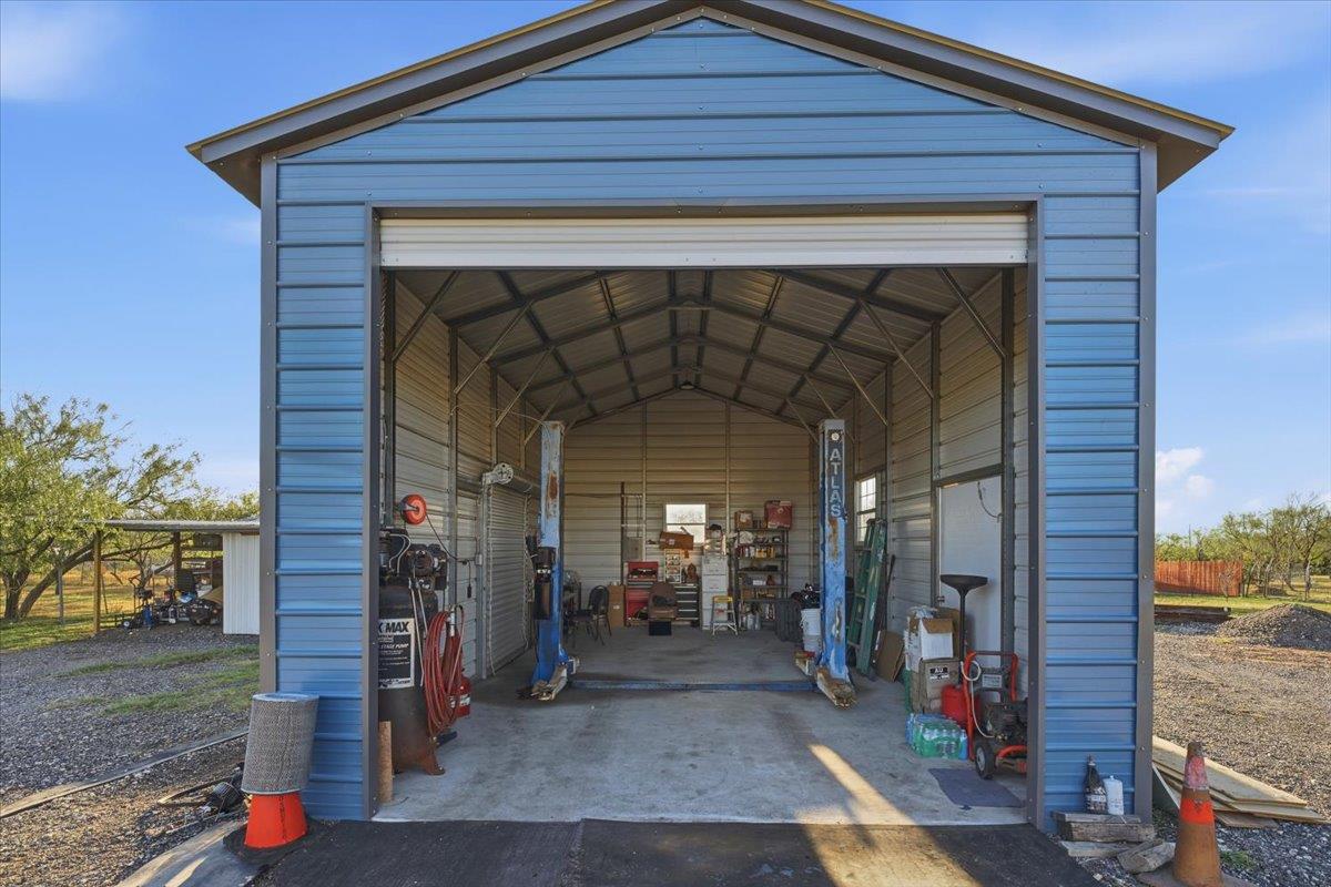 675 Highland Ranch Way, Dale, TX 78616