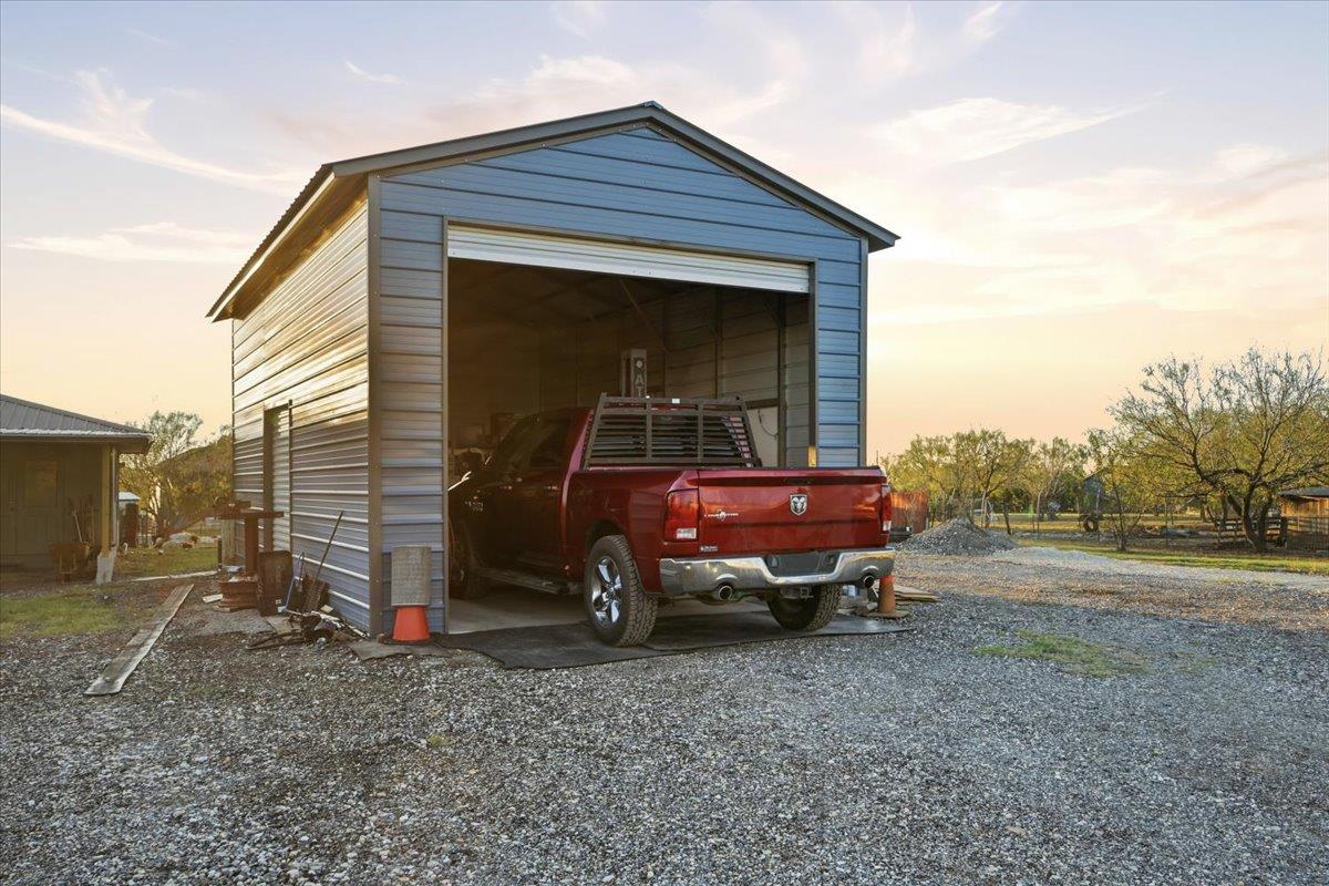 675 Highland Ranch Way, Dale, TX 78616