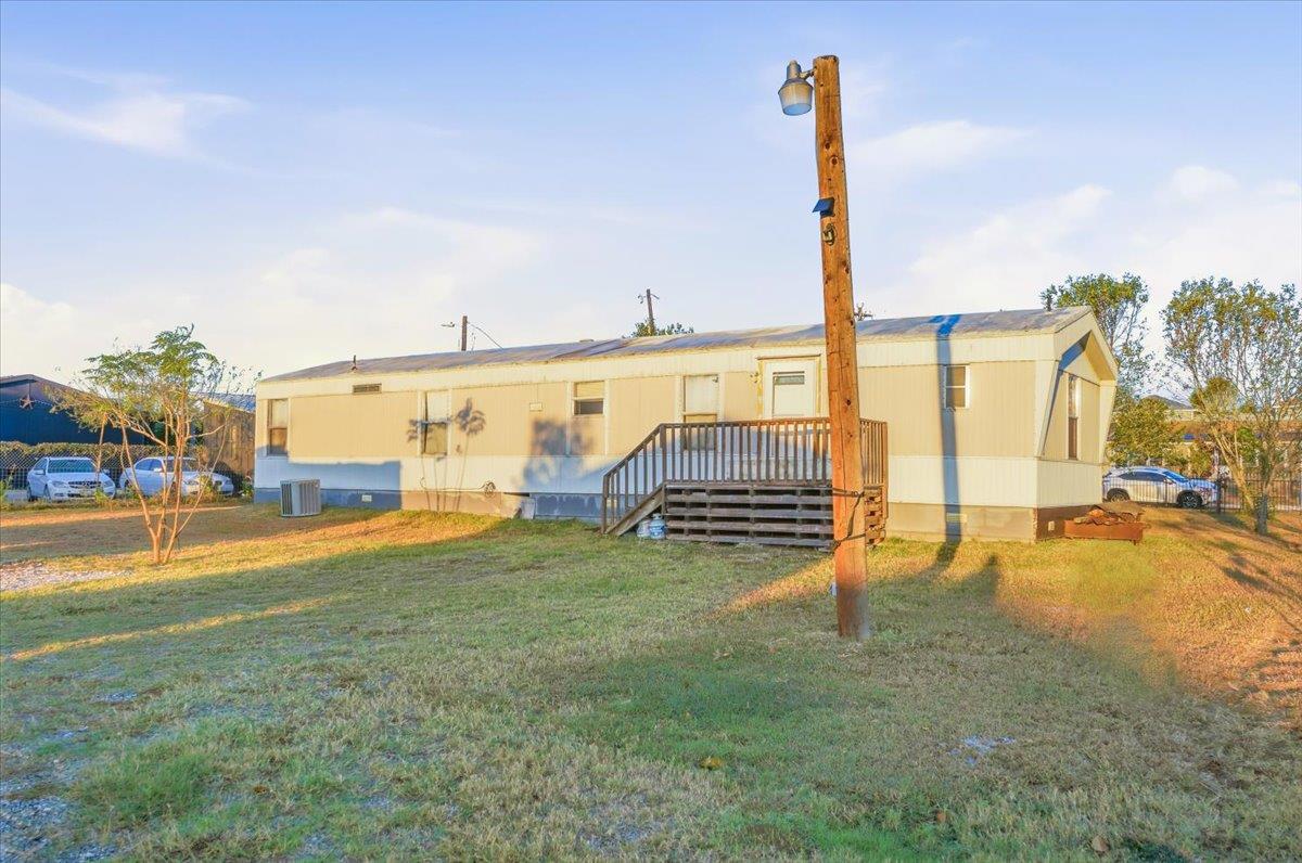 675 Highland Ranch Way, Dale, TX 78616