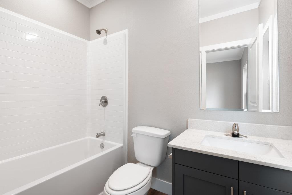 2027 Applewood Dr, Lockhart, TX 78644