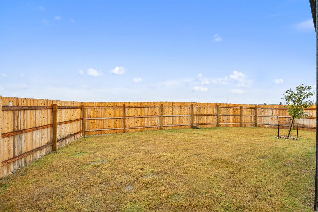 2027 Applewood Dr, Lockhart, TX 78644