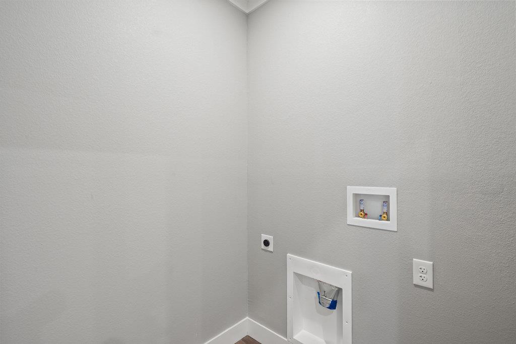 2027 Applewood Dr, Lockhart, TX 78644