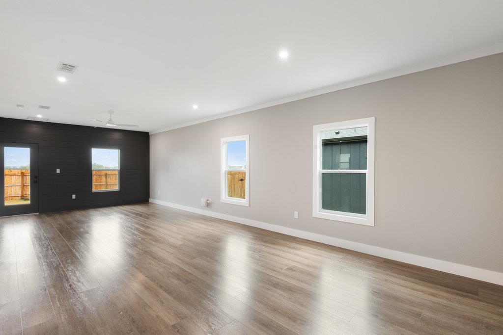 2027 Applewood Dr, Lockhart, TX 78644