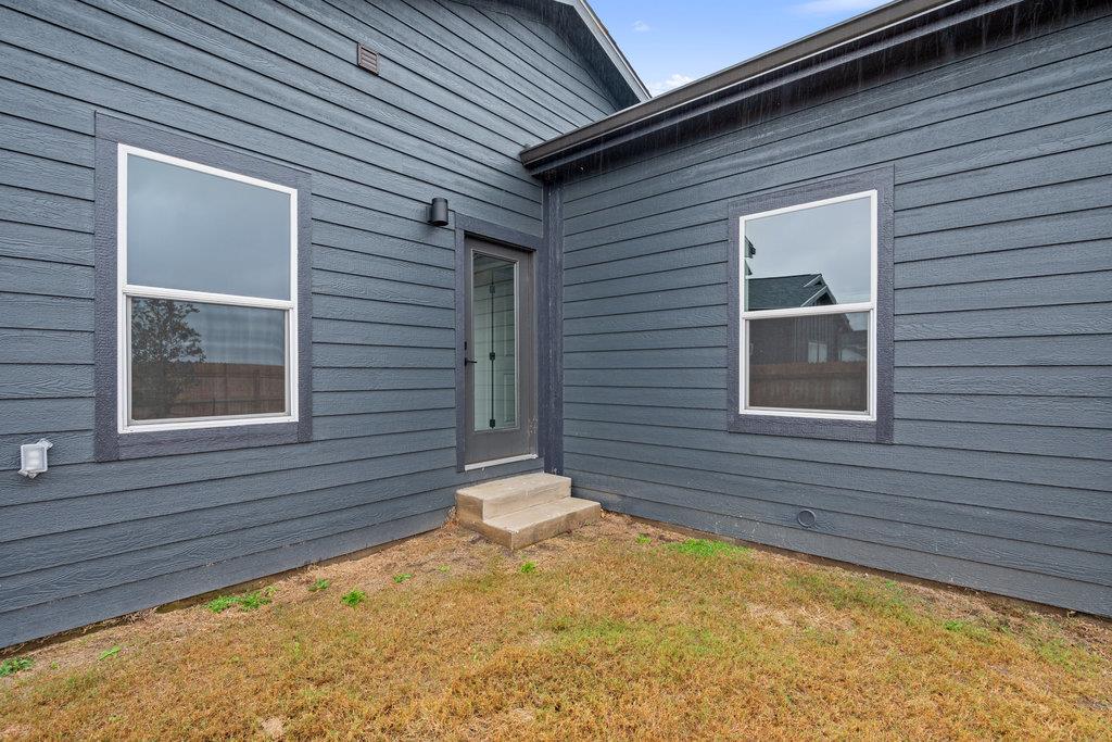 2027 Applewood Dr, Lockhart, TX 78644