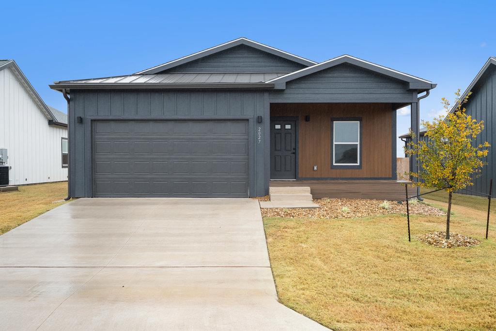 2027 Applewood Dr, Lockhart, TX 78644