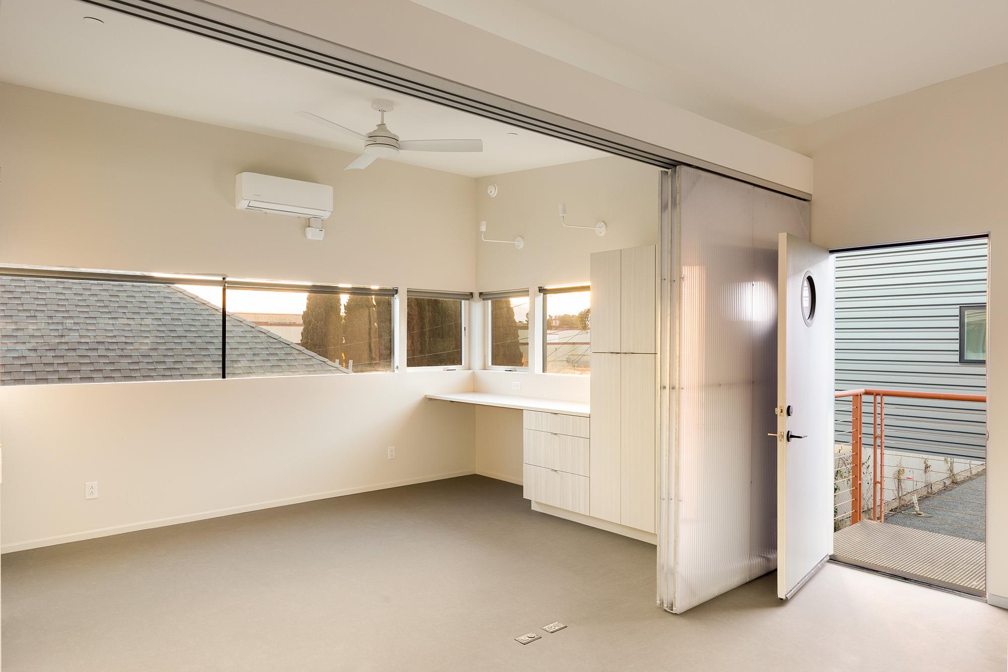 161 N Garden St, Out of State, CA 93001