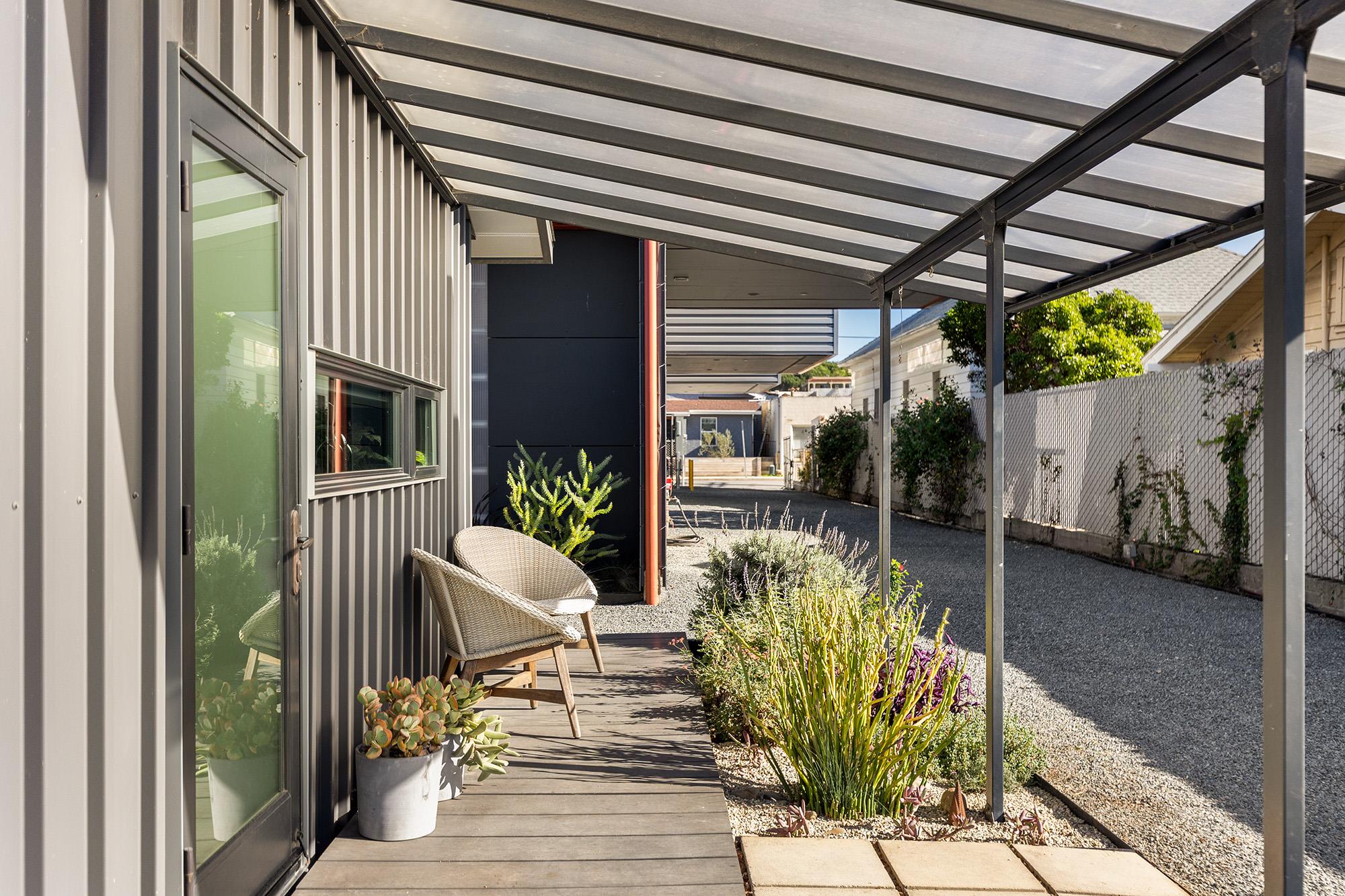 161 N Garden St, Out of State, CA 93001