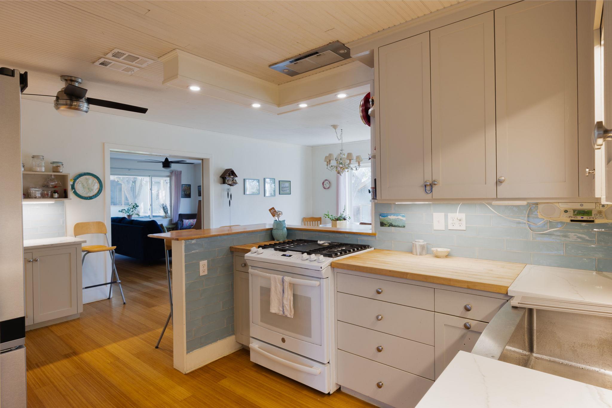 2102 Travis Heights Blvd, Austin, TX 78704