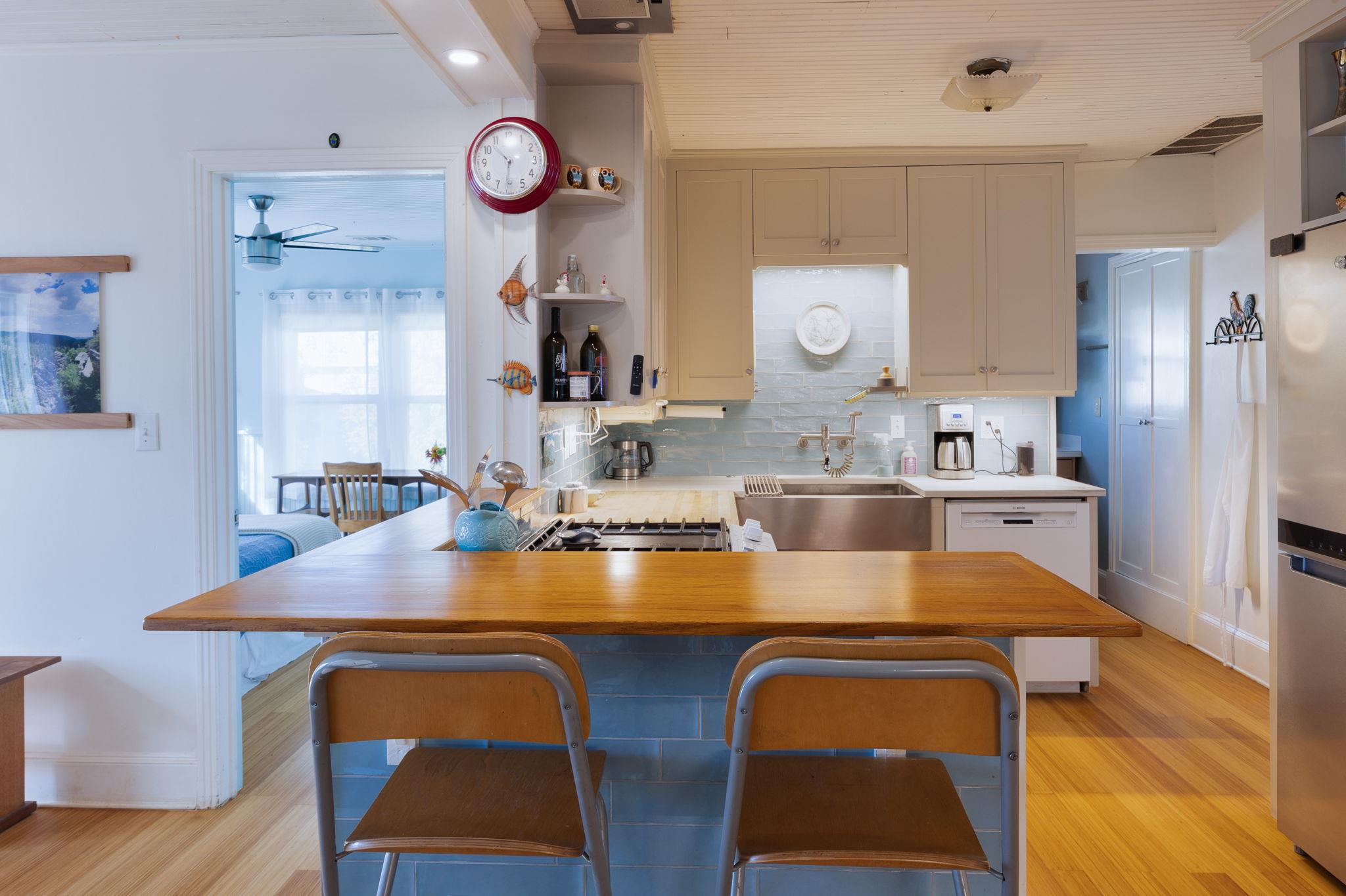 2102 Travis Heights Blvd, Austin, TX 78704