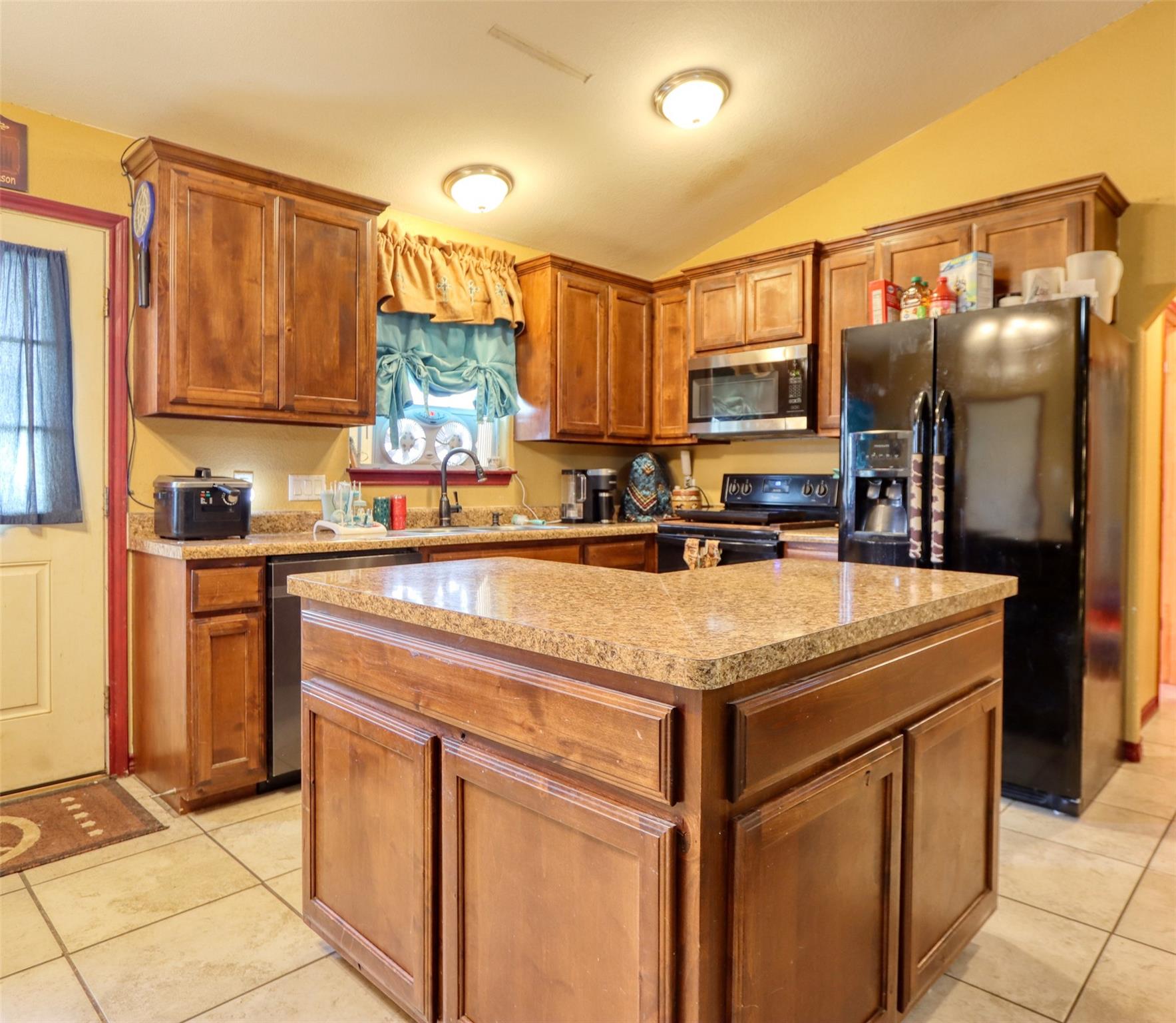 2465 County Road 314, Rockdale, TX 76567