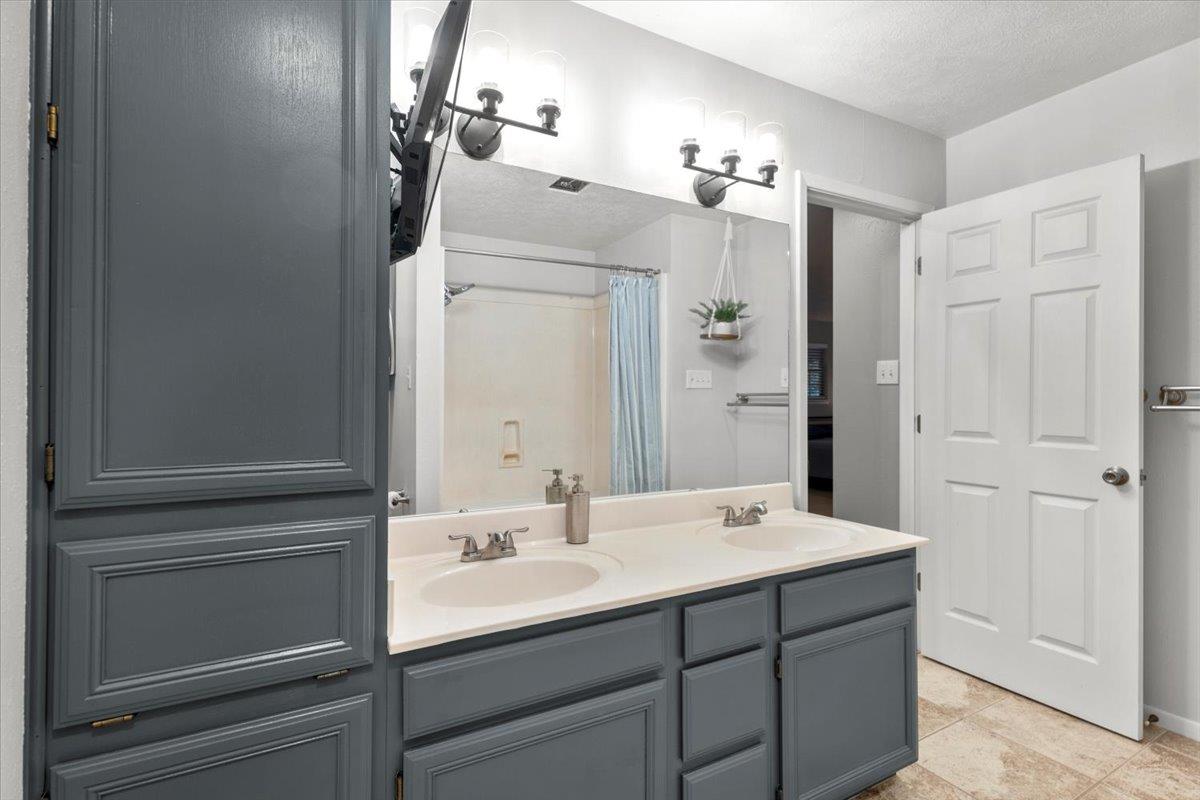 1308 Sherrill Ln, Lexington, TX 78947