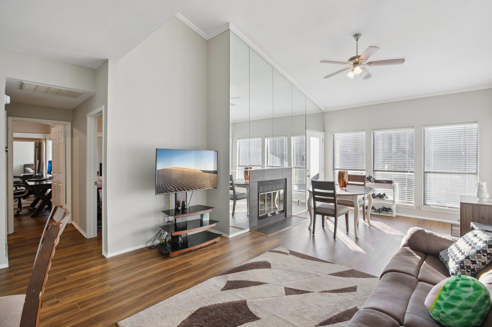 807 W 25th St # 302, Austin, TX 78705