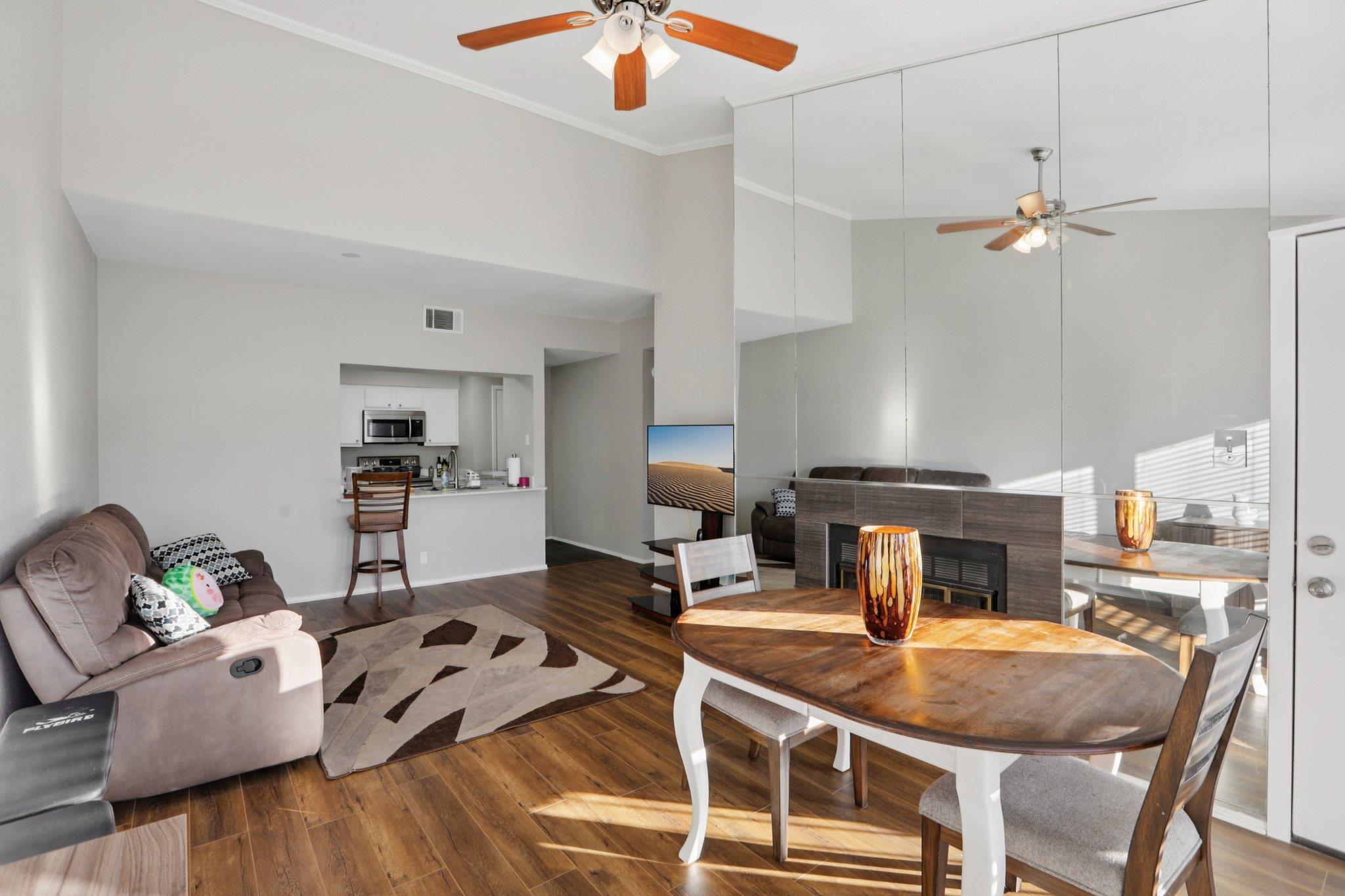 807 W 25th St # 302, Austin, TX 78705