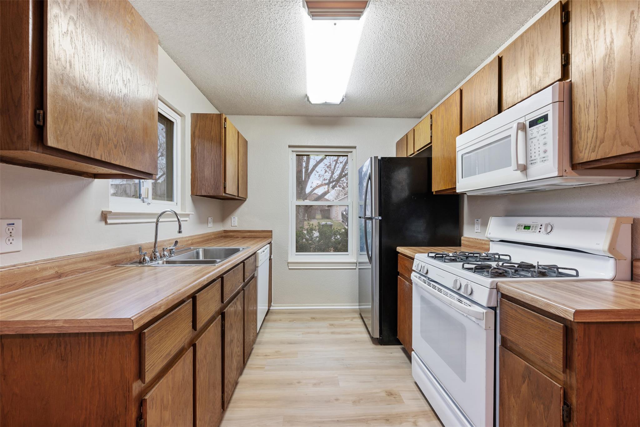 1100 Fairlawn Cv, Round Rock, TX 78664