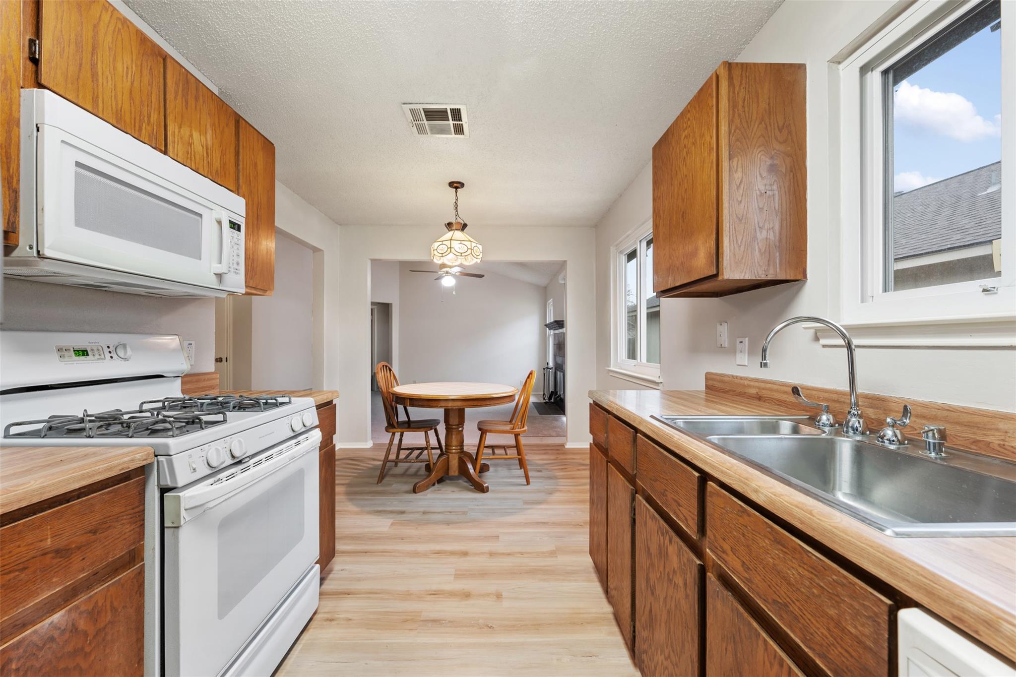 1100 Fairlawn Cv, Round Rock, TX 78664