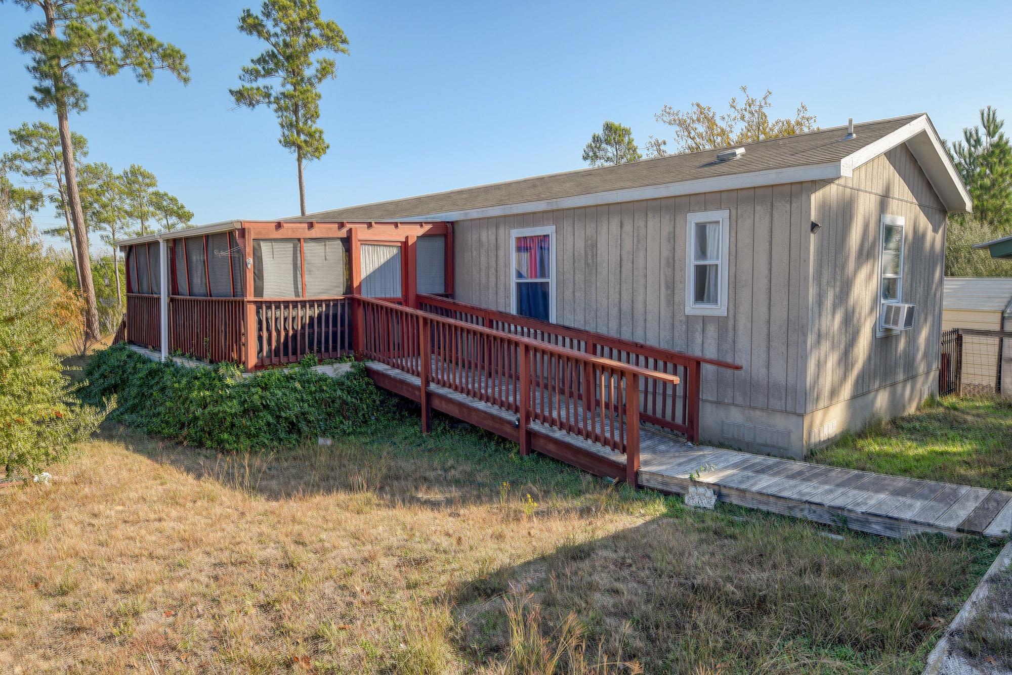 106 Lakewood Dr, Bastrop, TX 78602