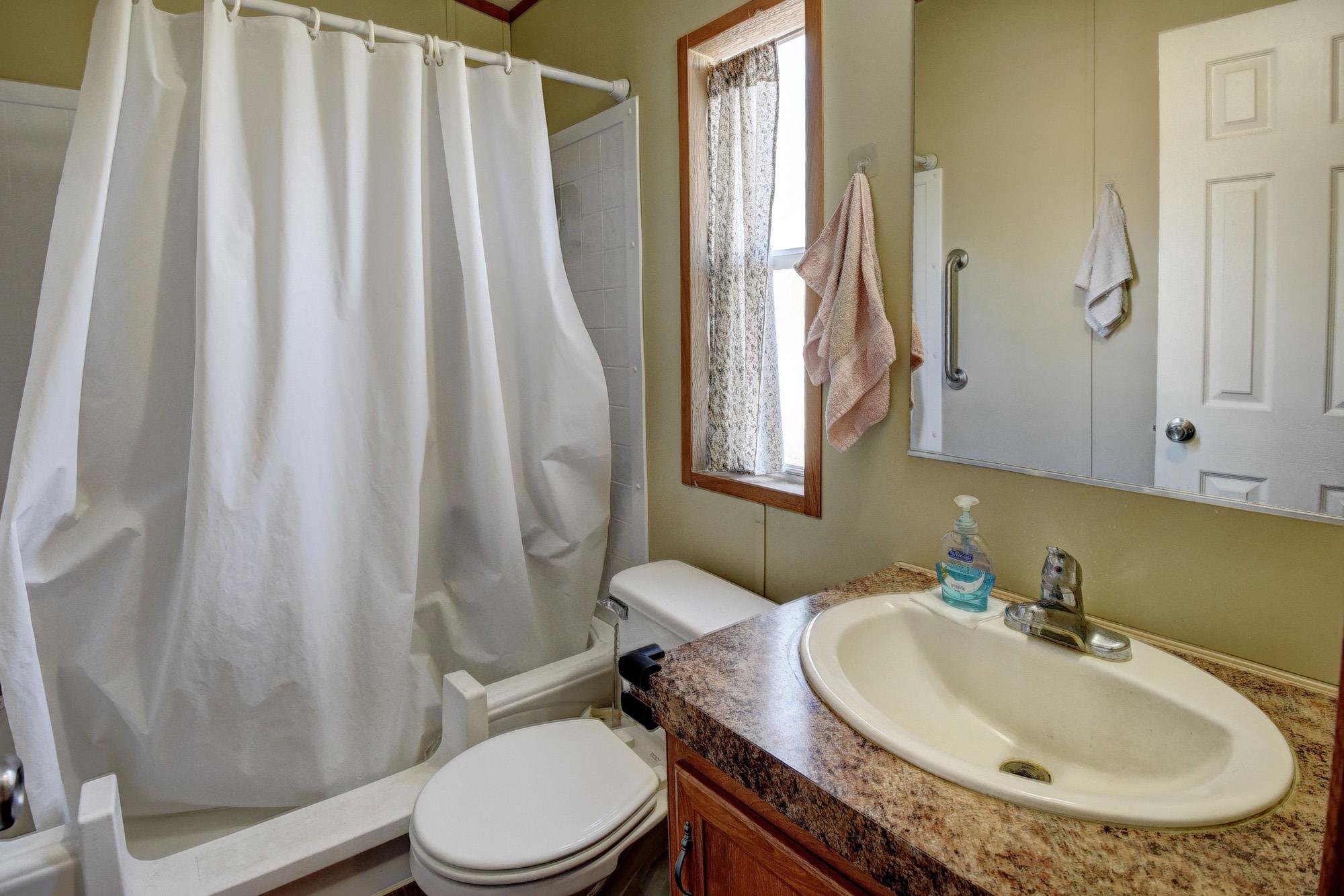 106 Lakewood Dr, Bastrop, TX 78602