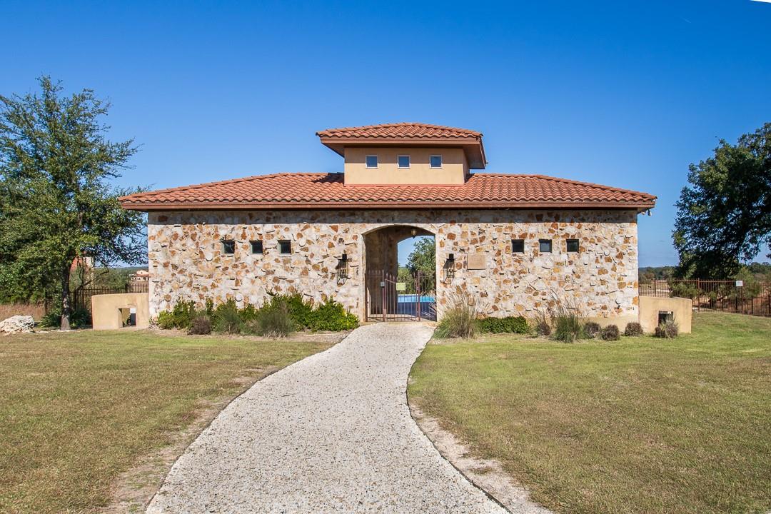 204 Via Daniela, Florence, TX 76527