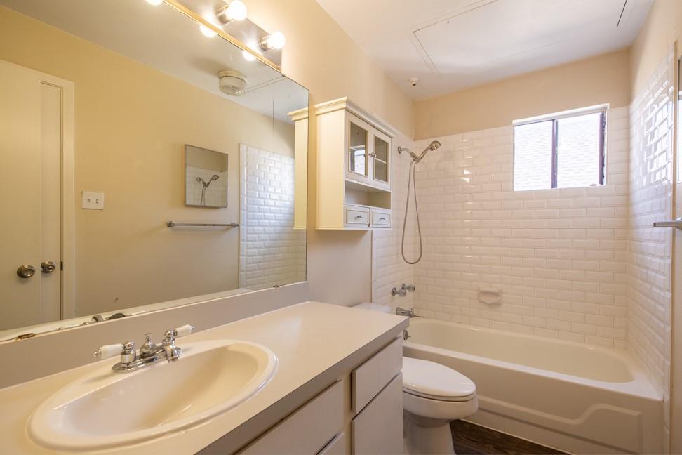 712 Graham Pl # 305, Austin, TX 78705