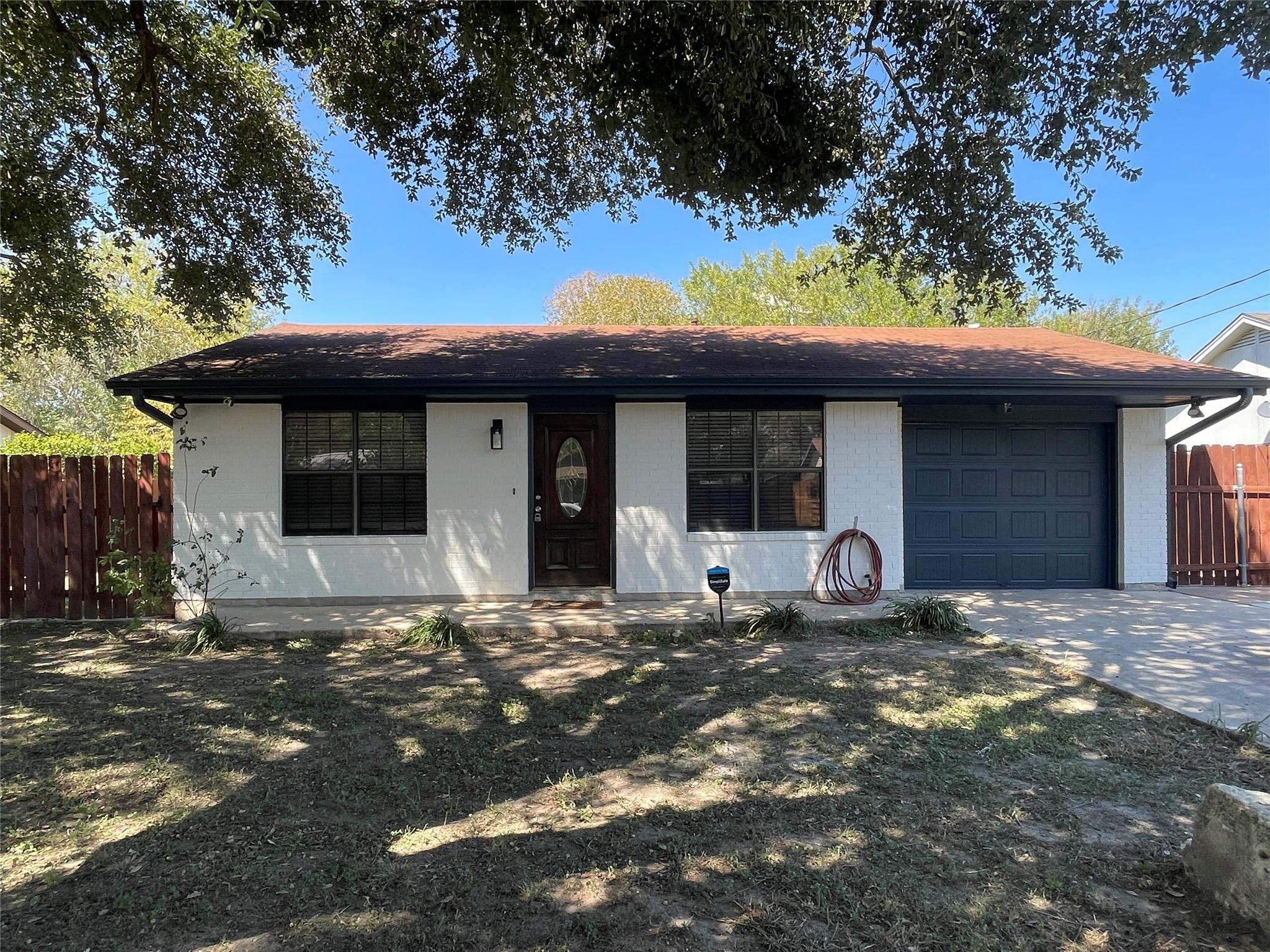 1303 Pendergrass St, Lockhart, TX 78644