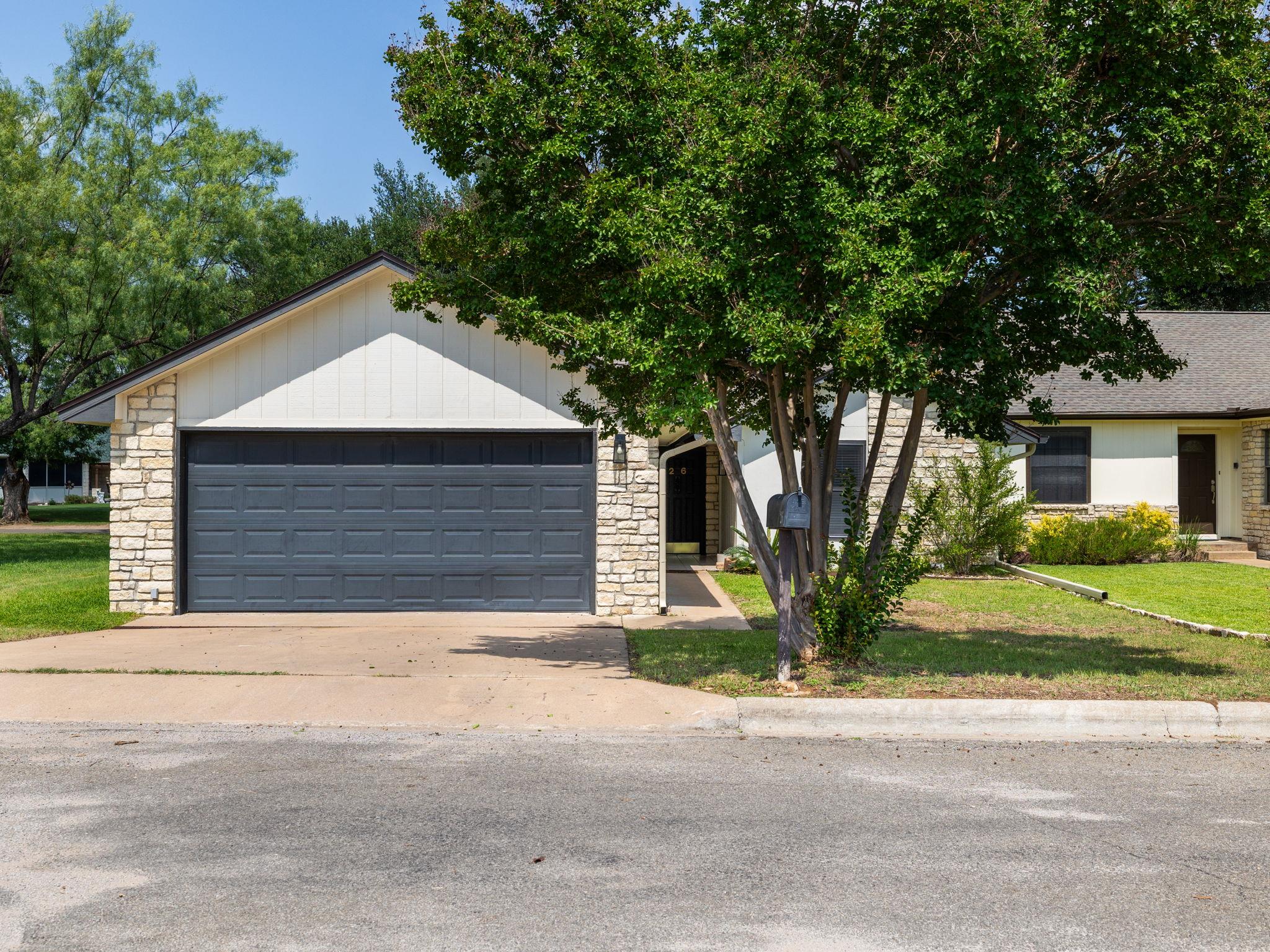 26 Fairway Ln, Meadowlakes, TX 78654
